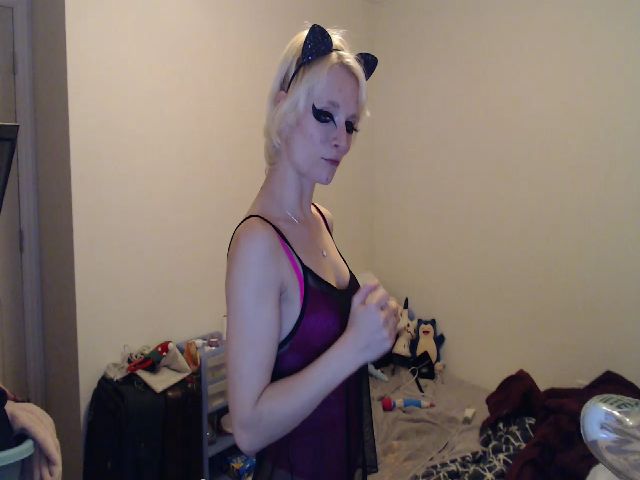 Live sex webcam photo for DragonKitty69 #271616824