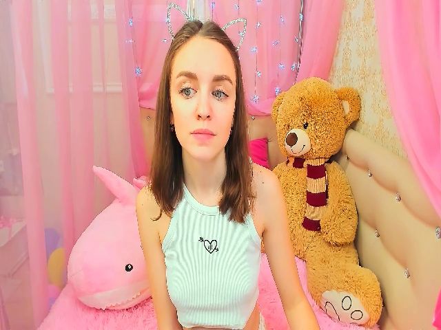 Live sex webcam photo for LIL_MAYA #271617768