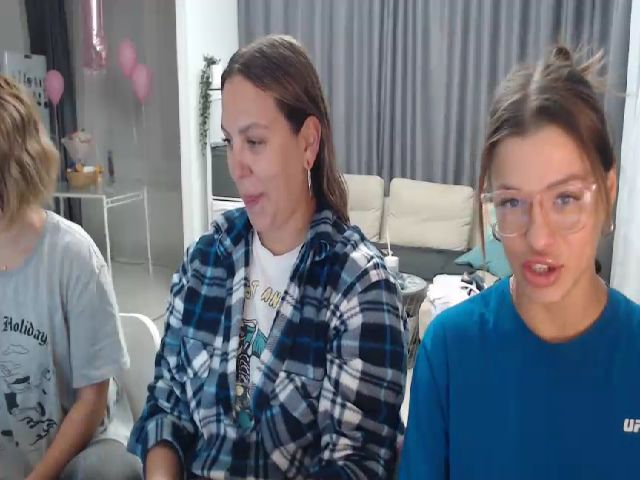 Live sex webcam photo for Emi_lywild #271617891