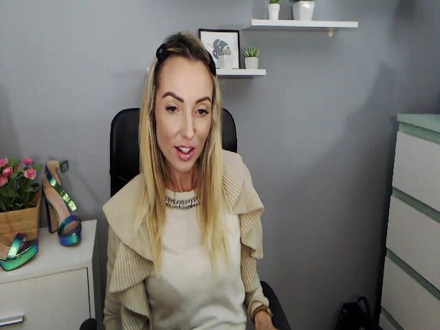 Live sex webcam photo for RikaXxX1 #271619673