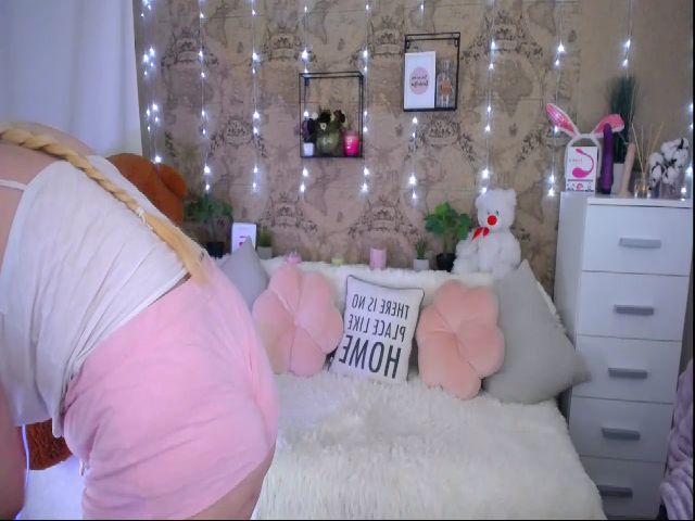 Live sex webcam photo for LinaVolkova #271623270