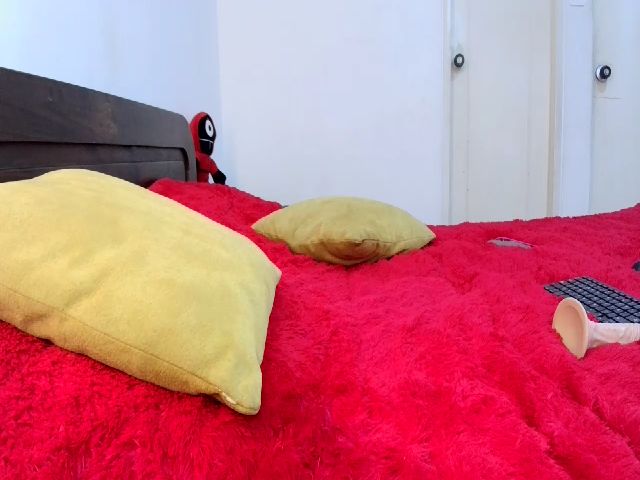 Live sex webcam photo for Cailyn_Hot1 #271622154