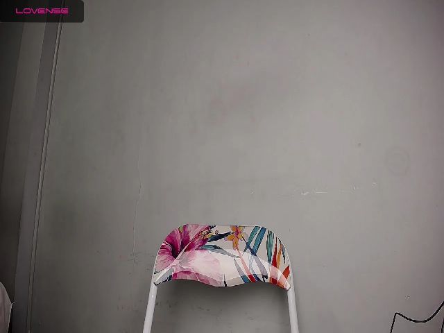 Live sex webcam photo for Violett_000 #271620643