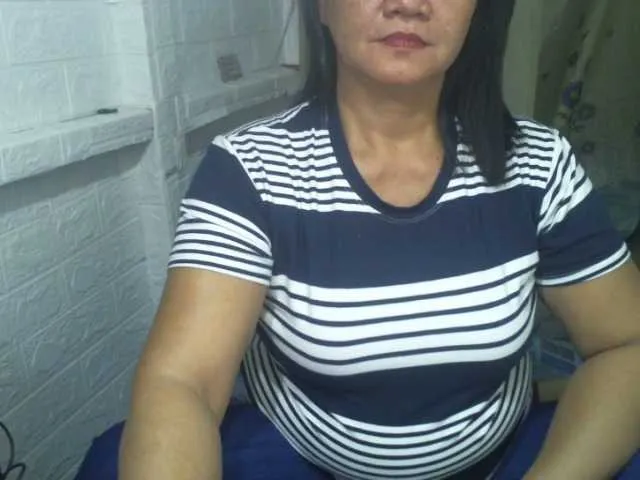 Live sex webcam photo for sexxyicee69 #271615918