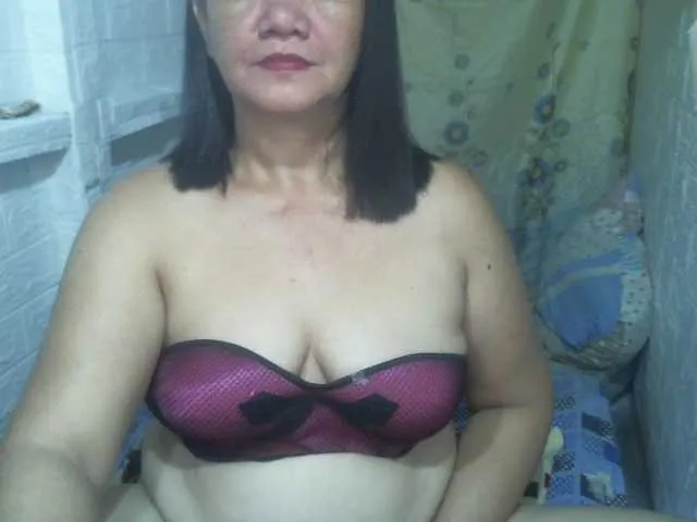 Live sex webcam photo for sexxyicee69 #271621663