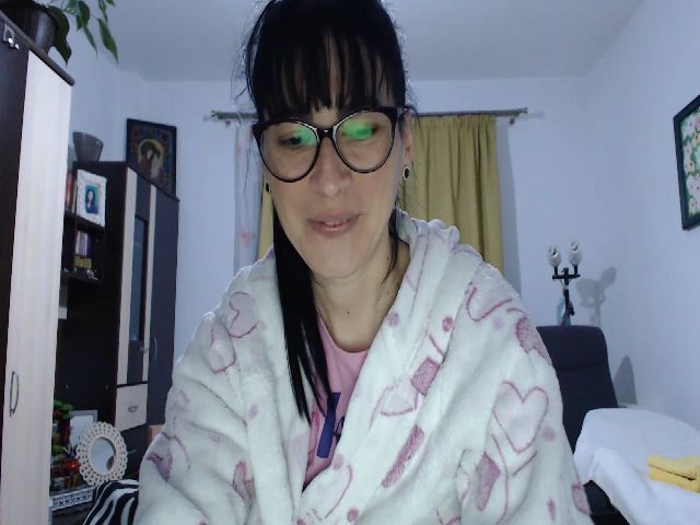 Live sex webcam photo for brunette_glam #271623033