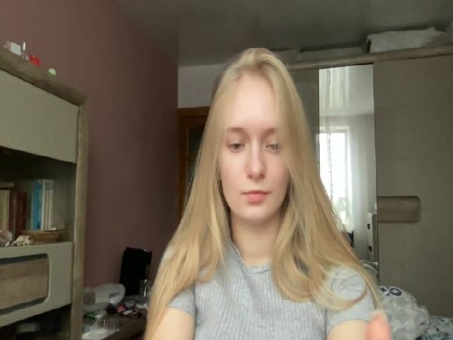 Live sex webcam photo for EmillyWillis #271620307