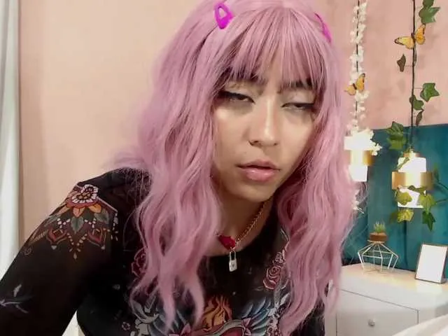 Live sex webcam photo for LennaHale #271618510