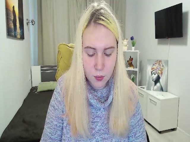 Live sex webcam photo for SweetnessLucy #271619518