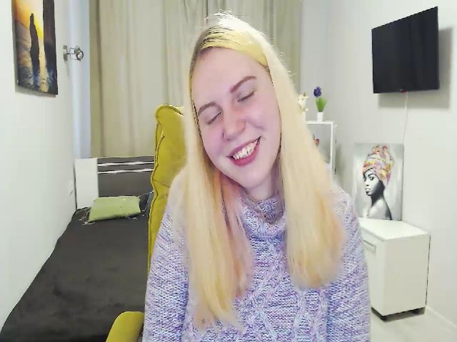 Live sex webcam photo for SweetnessLucy #271619687