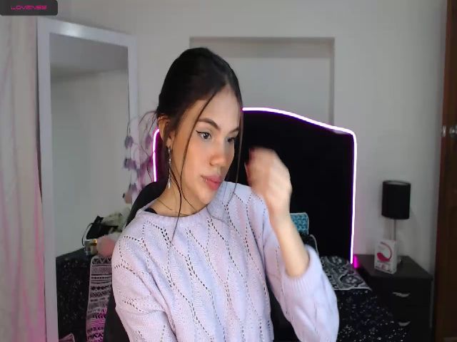 Live sex webcam photo for Grey_Evelyn #271616974