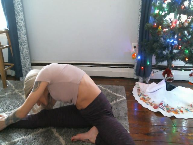 Live sex webcam photo for HaileyWinters #271623213