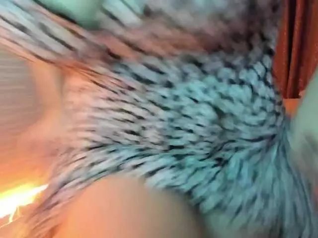 Live sex webcam photo for KayaLuan #271621348