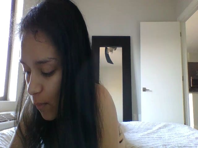 Live sex webcam photo for Adrianaxo1 #271626188