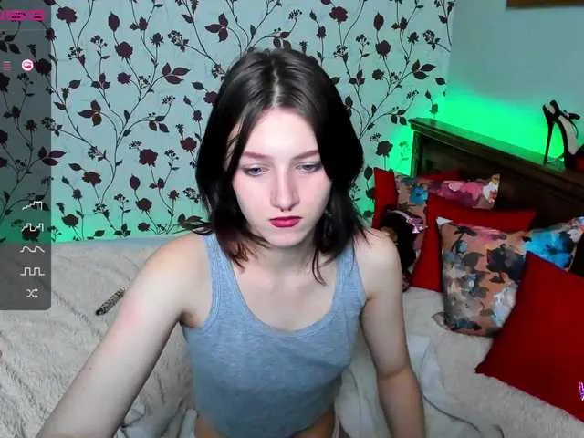 Live sex webcam photo for KawaiiHikka1 #271620929