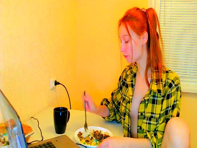Live sex webcam photo for EmillyGinger #271618227