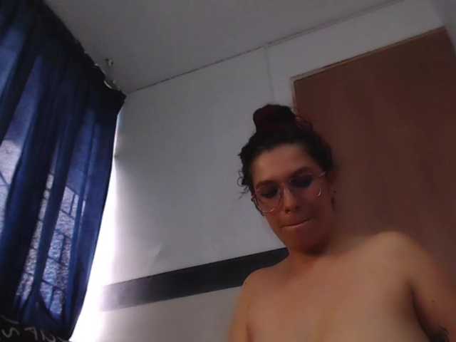 Live sex webcam photo for Aileenparist #271624471