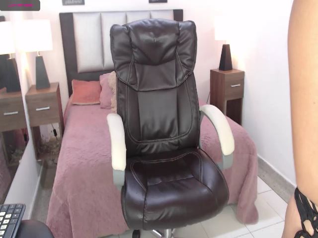 Live sex webcam photo for Miah_Olson #271626729