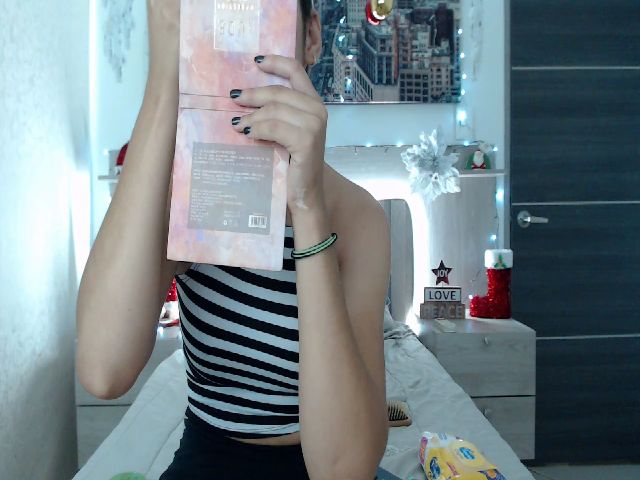 Live sex webcam photo for leahhleex #271621874