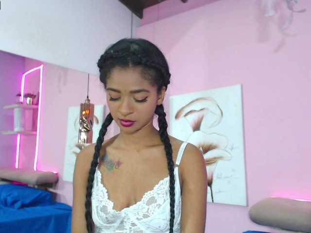 Live sex webcam photo for charlote-15 #271633593