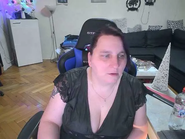 Live sex webcam photo for DrachenLady39 #271640821