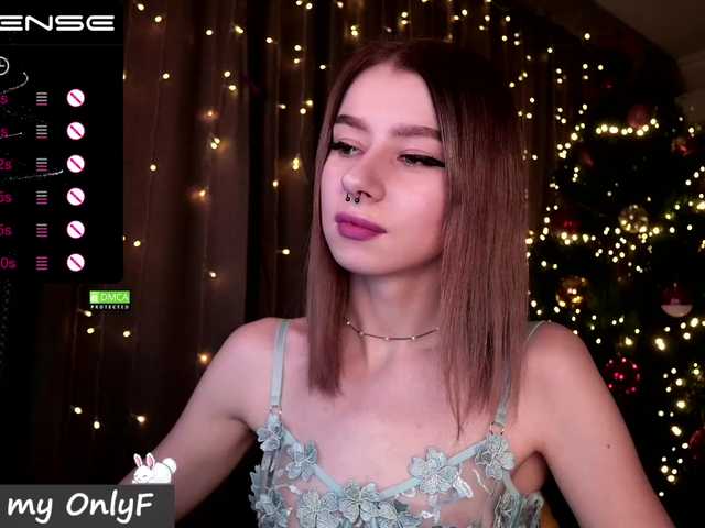 Live sex webcam photo for Annelitt #287948380