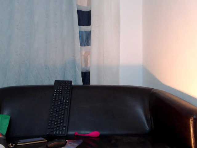 Live sex webcam photo for EllaRose29 #271640849