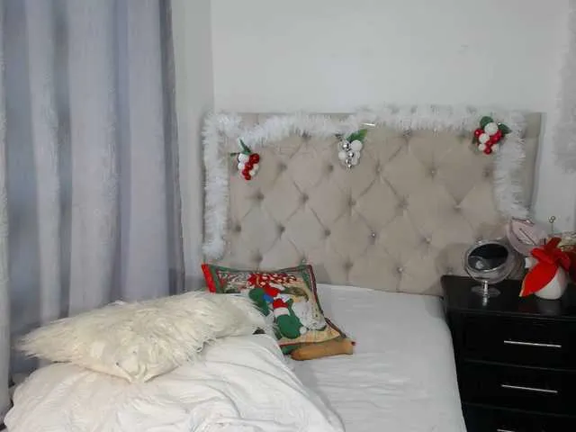 Live sex webcam photo for Paulett #271636198