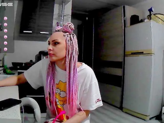 Live sex webcam photo for MeDjessi #271636813