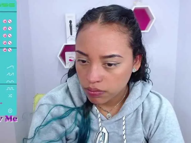 Live sex webcam photo for Angeluxxx #271641367