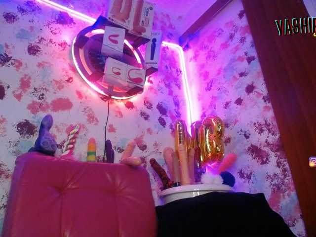 Live sex webcam photo for lucy-hot1 #271637114