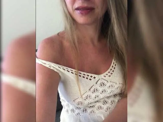Live sex webcam photo for -Jolly- #271632852