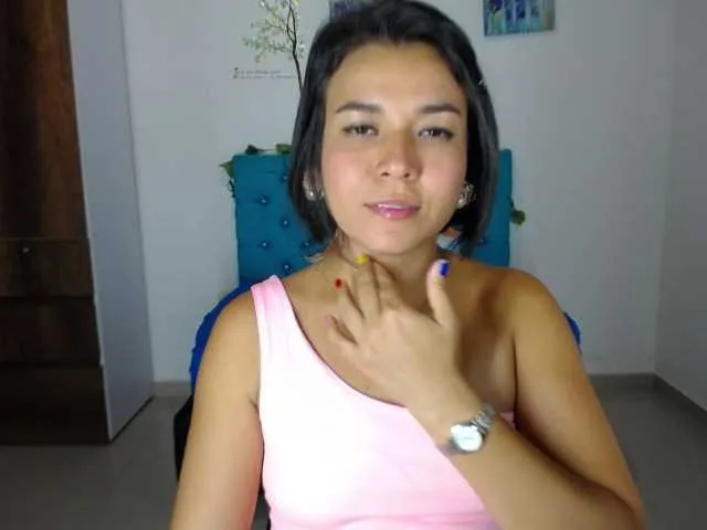 Live sex webcam photo for EVELYN-QUEEN #271630448