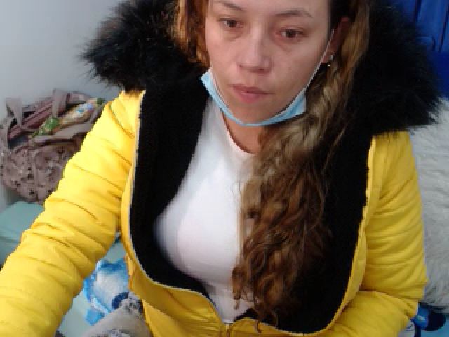 Live sex webcam photo for Honey21_ #271637400
