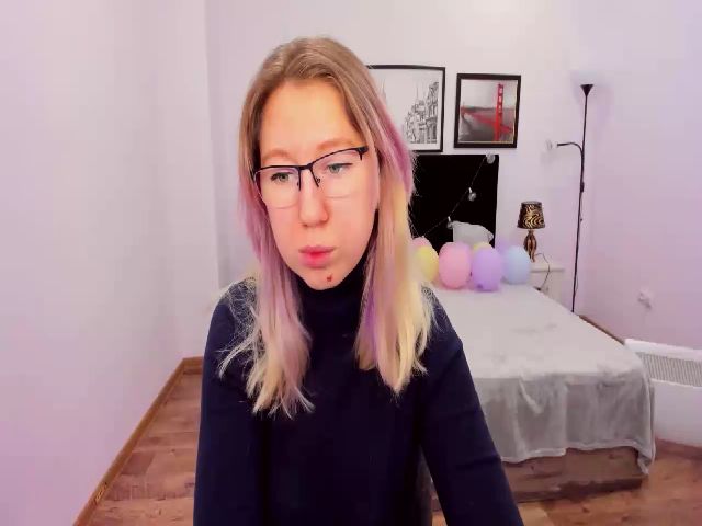 Live sex webcam photo for LizaSwan #271634858