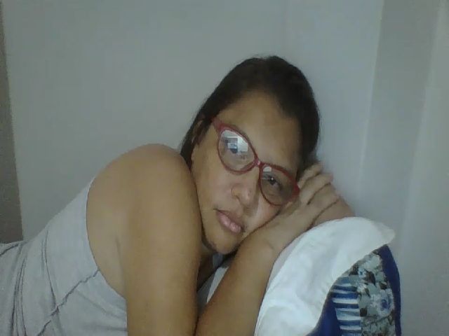 Live sex webcam photo for SweetLola01 #271632368