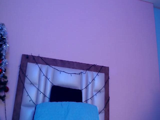 Live sex webcam photo for VenusCox #271639631