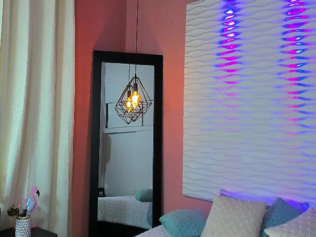 Live sex webcam photo for IsabelaBrown #271631406