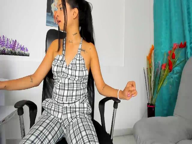 Live sex webcam photo for Lau_castro #271643311