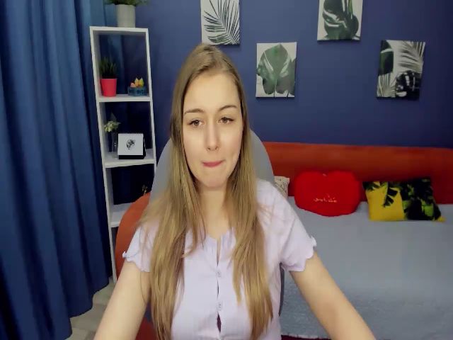Live sex webcam photo for LorraineIce #271641882
