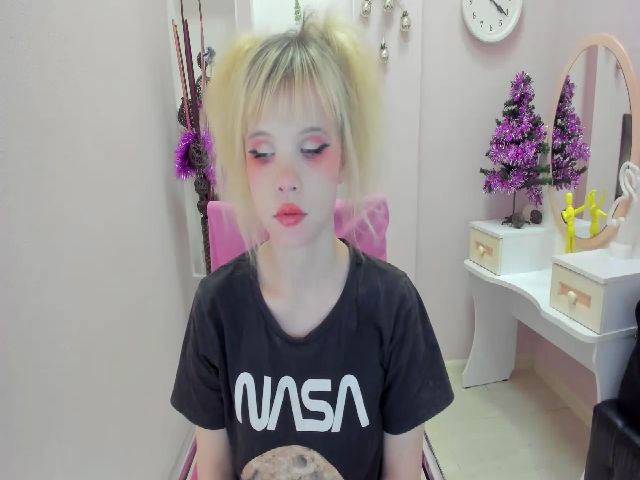 Live sex webcam photo for VeronicaRangy #271631003