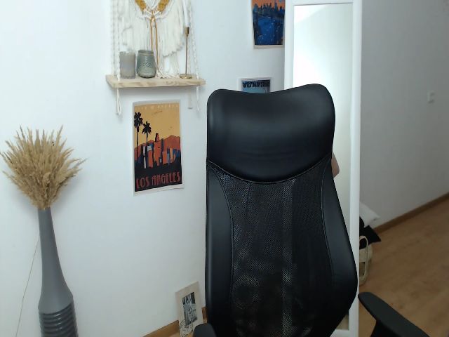 Live sex webcam photo for GloriaSparks #271634802
