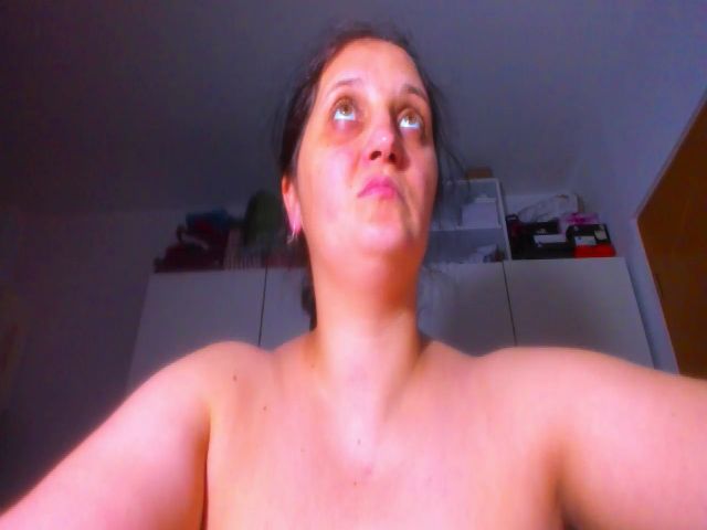 Live sex webcam photo for Genifersweet #271635272