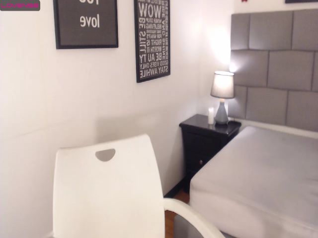 Live sex webcam photo for Kailyn_ #271642322