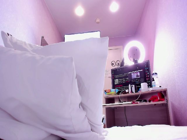 Live sex webcam photo for GingerFey #271634710