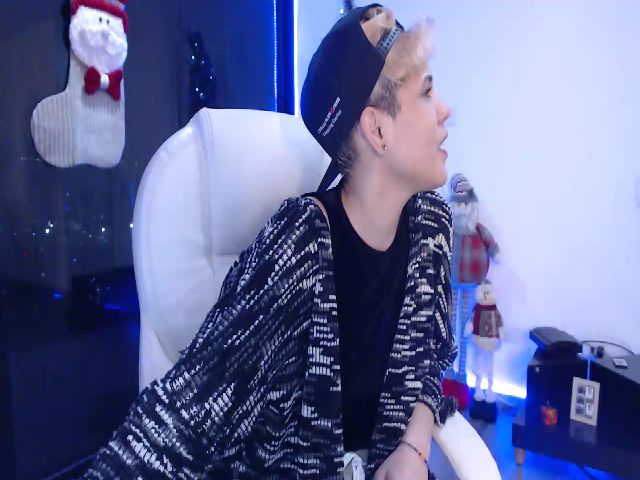 Live sex webcam photo for Laura_R23 #271634188