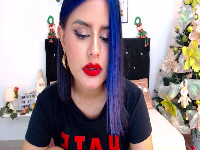 Live sex webcam photo for Honey_bee21 #271631249