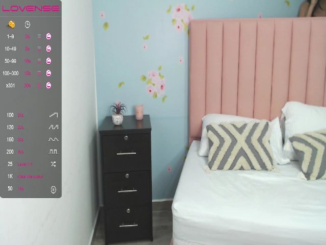 Live sex webcam photo for romina_21 #271632103