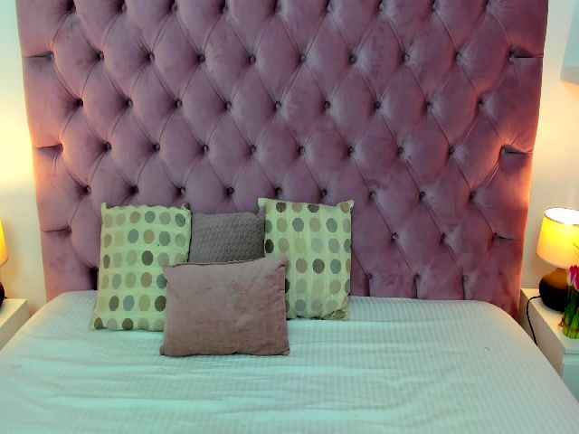 Live sex webcam photo for RaelynCroftsX #271643951