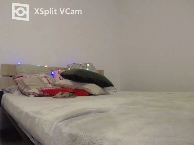 Live sex webcam photo for XyoungcoupleS #271640833